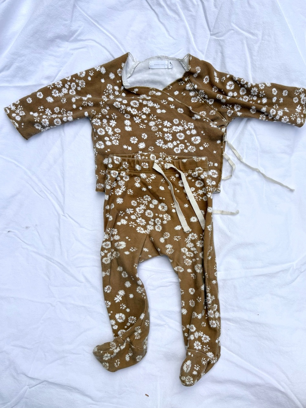 Jamie Kay Daisy Print Set of pants and kimono shirt size 6-12 months